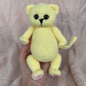 Soft handmade kitten. Size 5 1/2 inch (14cm) sitting position. Legs move.